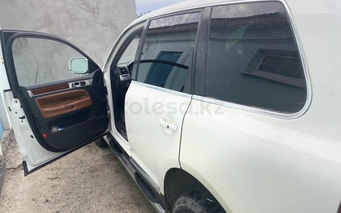 Volkswagen Touareg, 2004, 4.2 л, 190000 км Атырау - изображение 3
