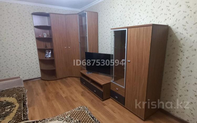 2-комнатная квартира посуточно, 56 м², 1/5 этаж, 18-й микрорайон, 18-й микрорайон 10 / Дом за Мадлен Shymkent - photo 1