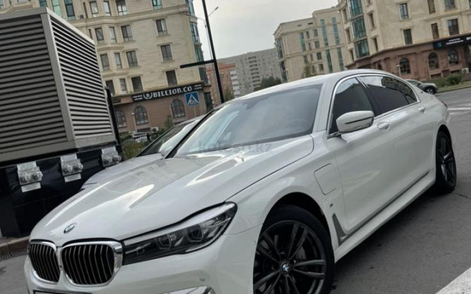 BMW 740, 2017 ж Нур-Султан - изображение 1