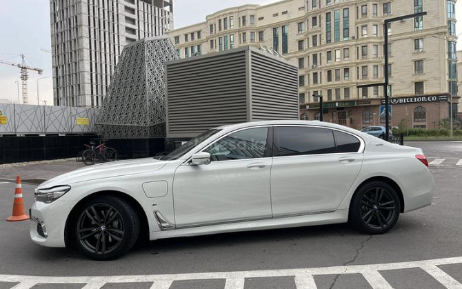 BMW 740, 2017 ж Нур-Султан - изображение 8