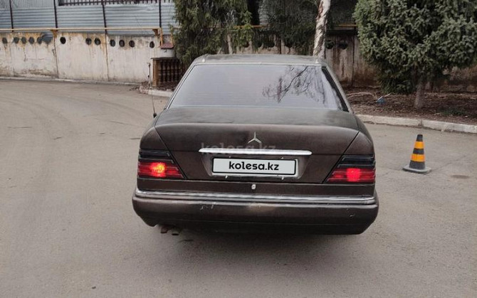 Mercedes-Benz E 280, 1992 Алматы - изображение 3
