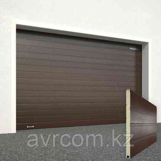 Ворота секционные RSD02, дизайн панели: доска, цвет: коричневый. Караганда