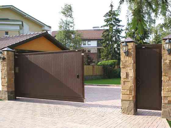 Откатные уличные ворота стандартных размеров в алюминиевой раме с заполнением сэндвич-панелями SLG-S Нур-Султан