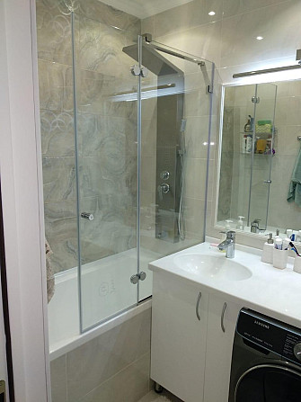 Стеклянные шторки и двери на ванну Алматы - изображение 1