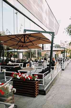 Уличный зонт для кафе и ресторана на боковой опоре Атырау