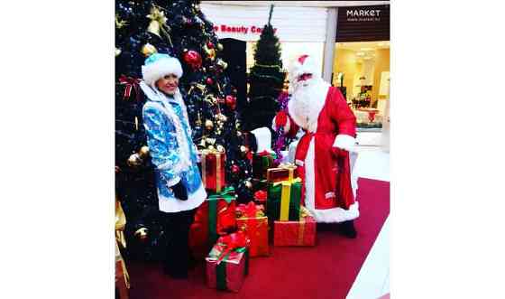 Веселый Санта Клаус и Дедушка Мороз Астана